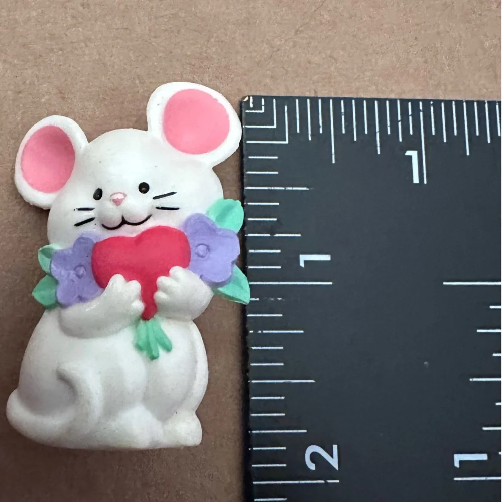 Current PIN FIGURINE Valentines Vintage MOUSE White HEART Flowers Holiday